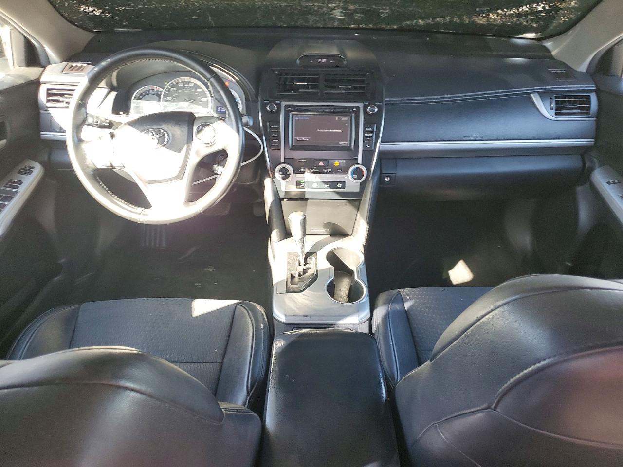 2014 TOYOTA CAMRY SE photo 8