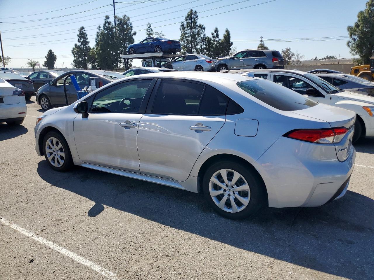 2021 TOYOTA COROLLA LE photo 2