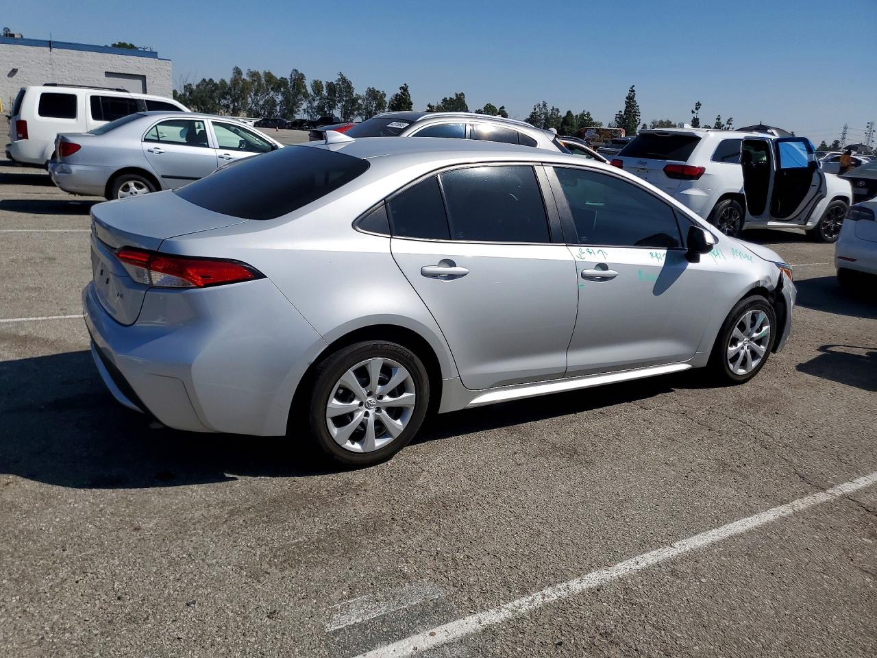 2021 TOYOTA COROLLA LE photo 3