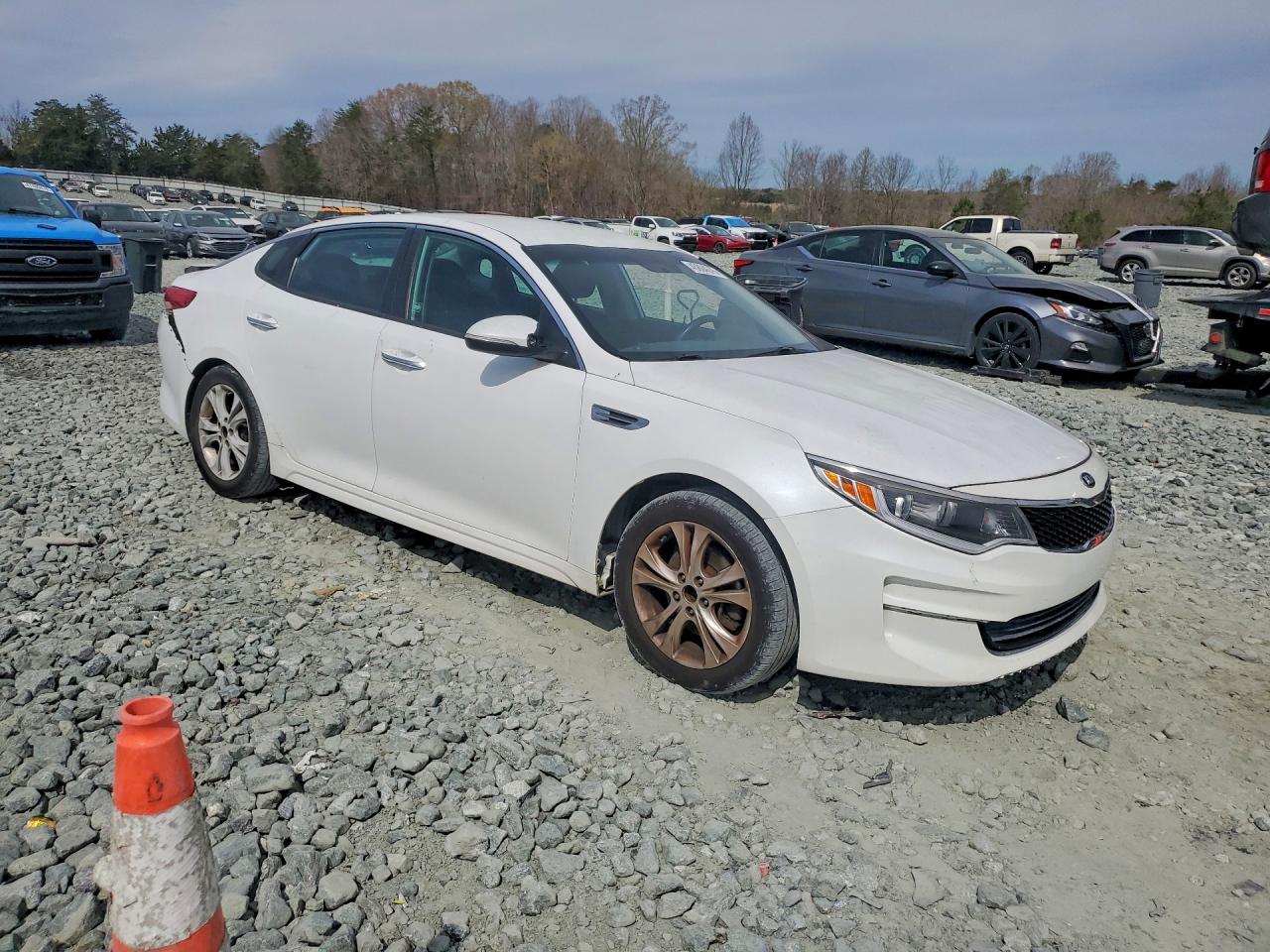 2017 KIA OPTIMA LX photo 4