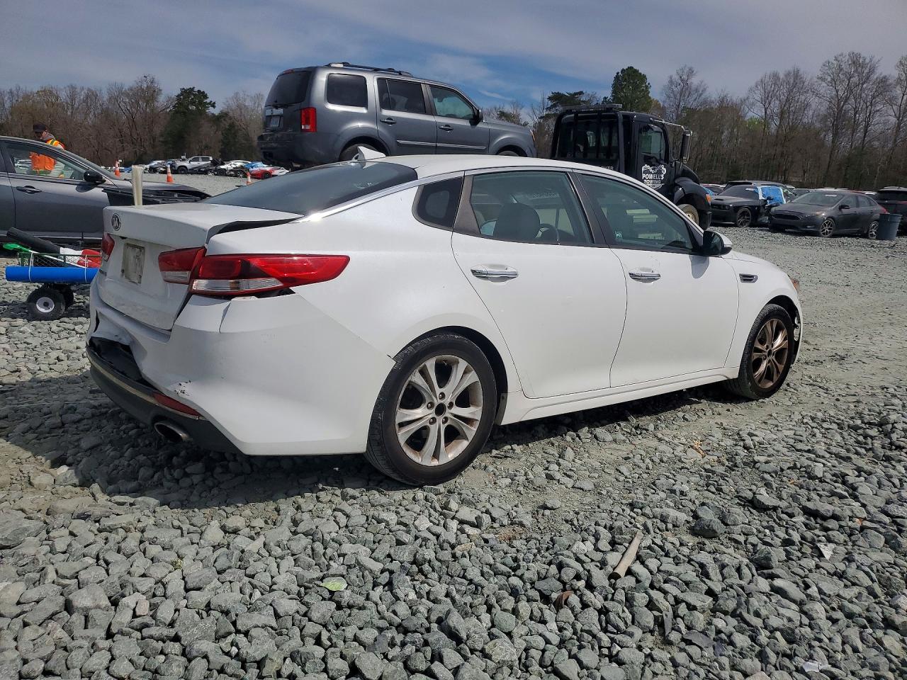 2017 KIA OPTIMA LX photo 3