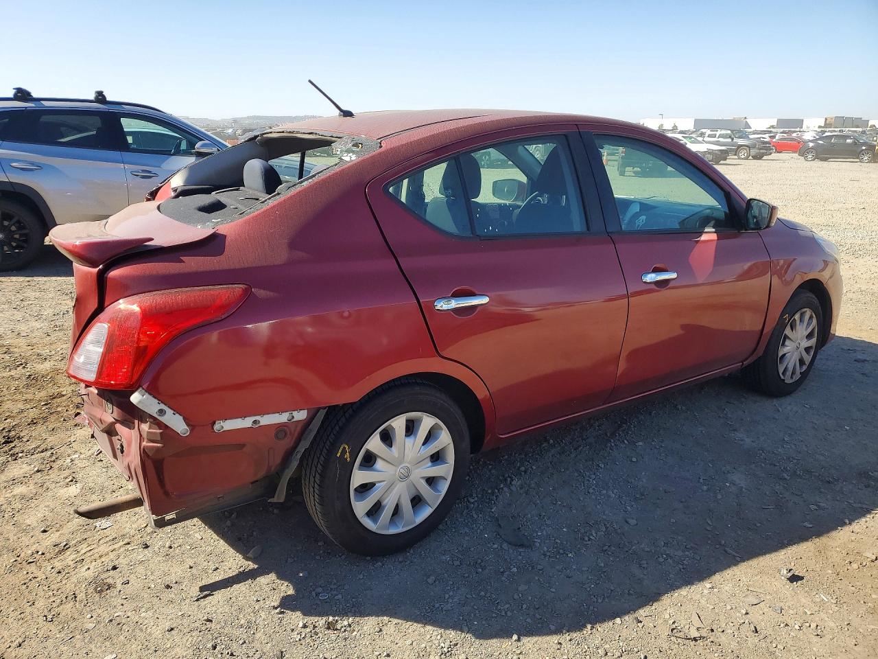 2019 NISSAN VERSA S photo 3