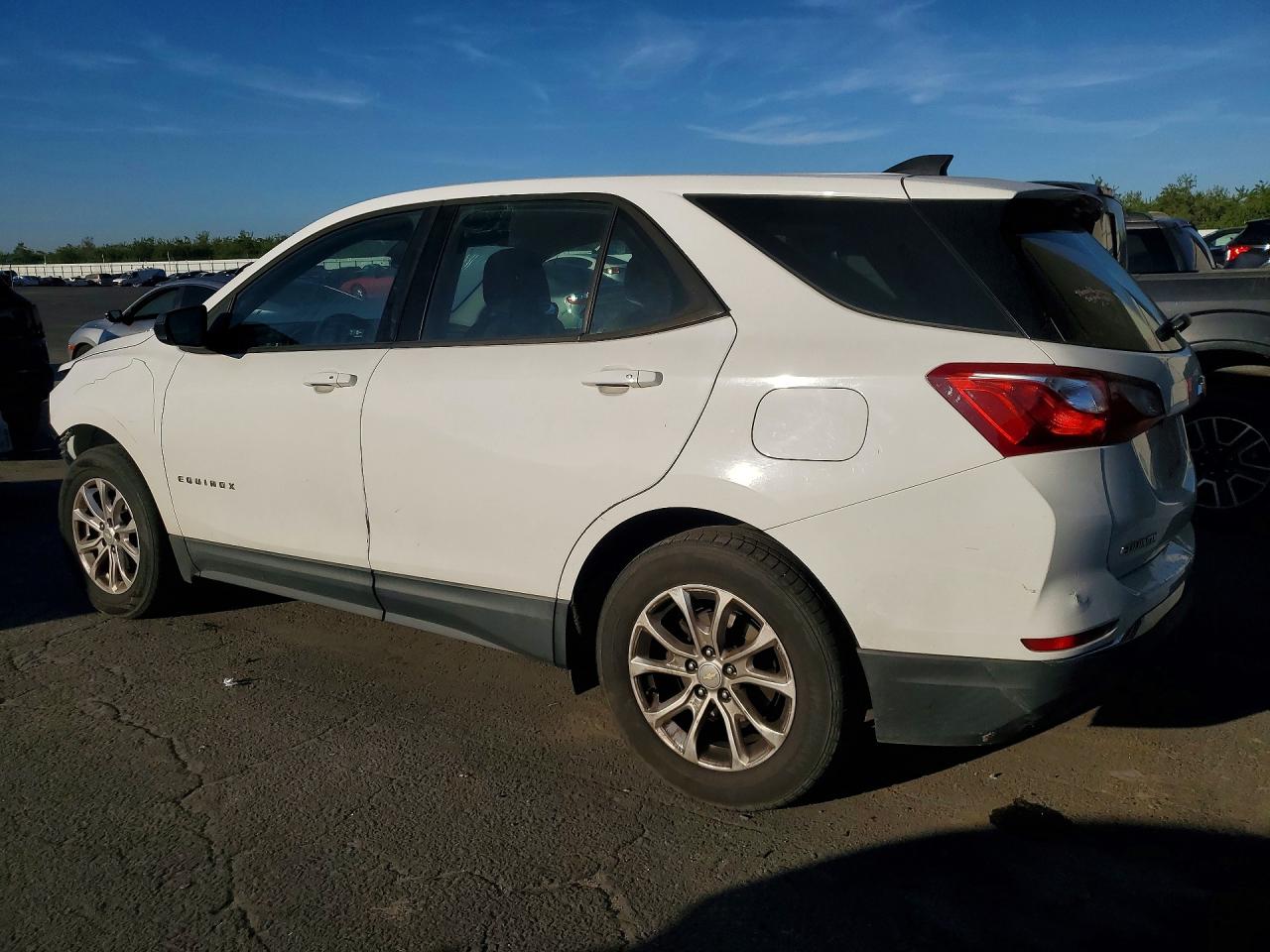 2018 CHEVROLET EQUINOX LS photo 4