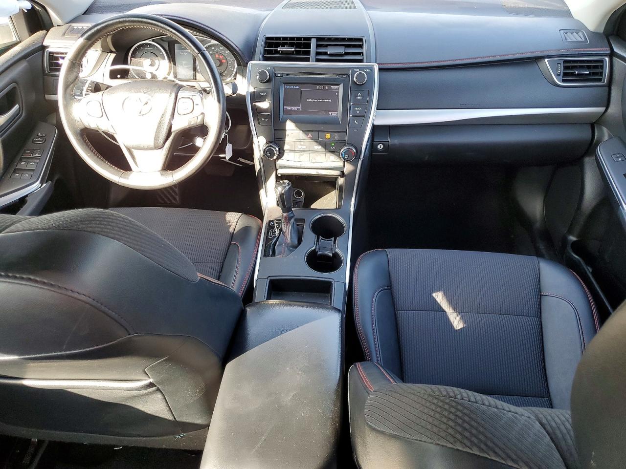 2016 TOYOTA CAMRY SE photo 15