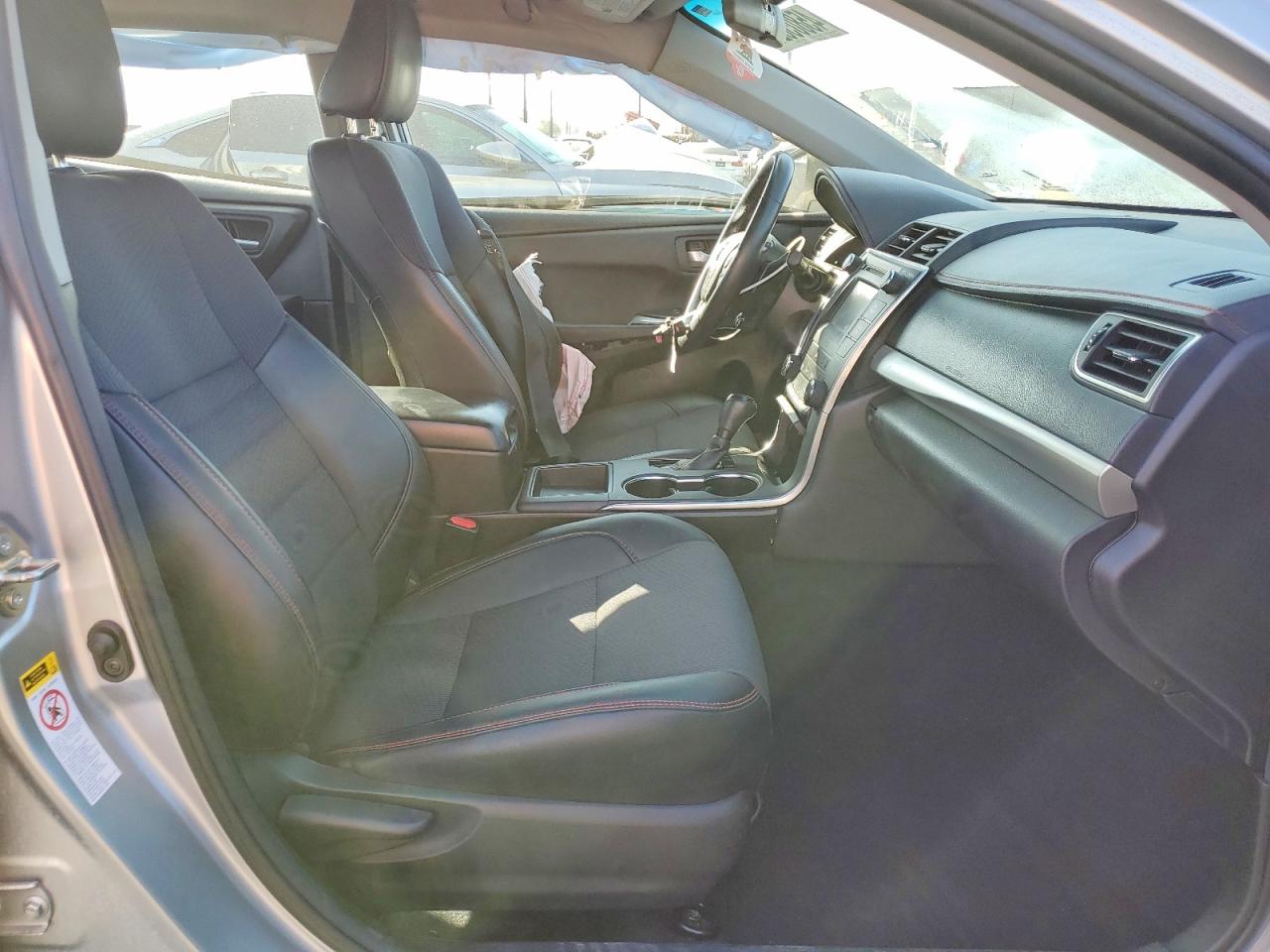 2016 TOYOTA CAMRY SE photo 13