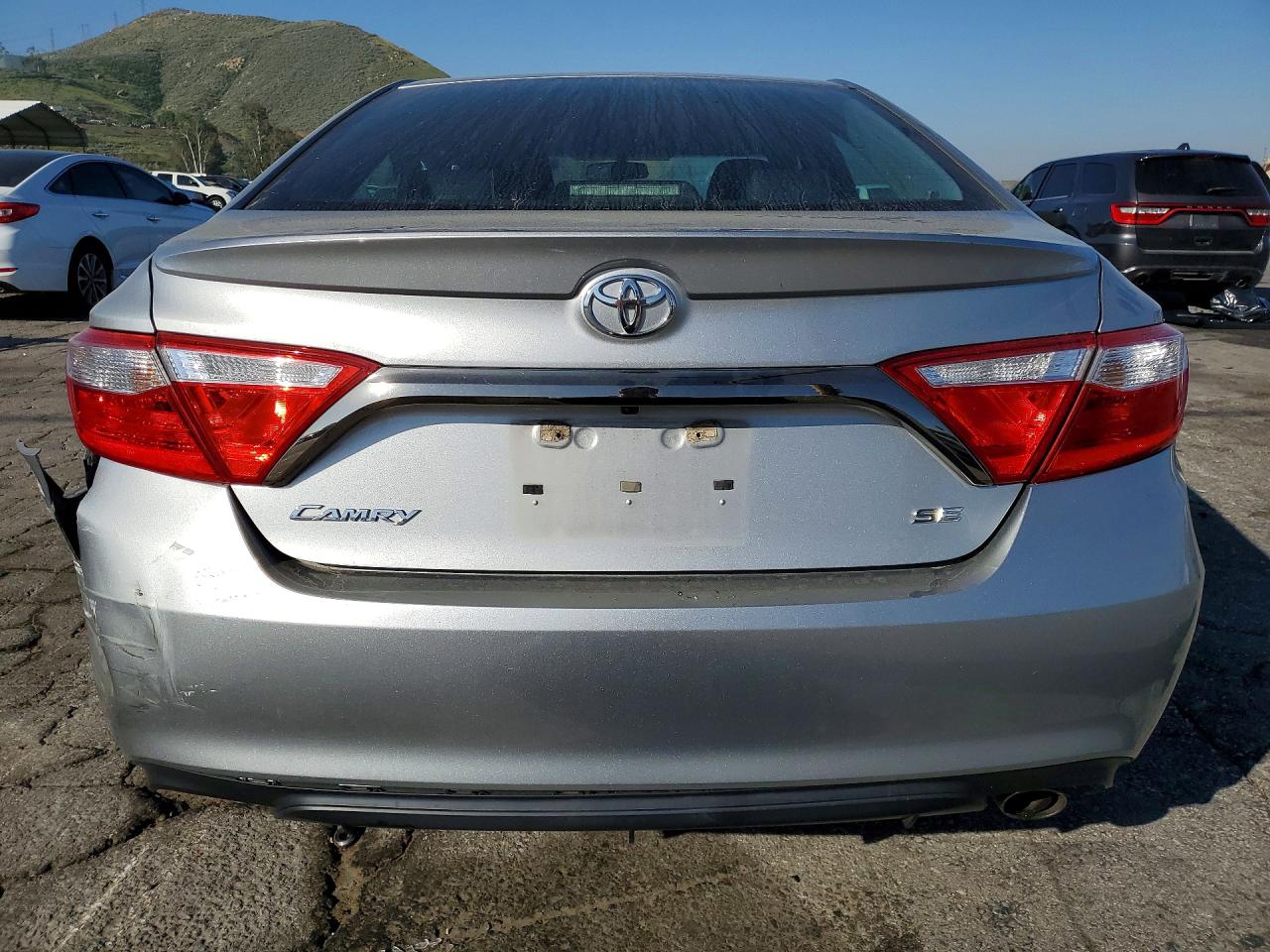 2016 TOYOTA CAMRY SE photo 11