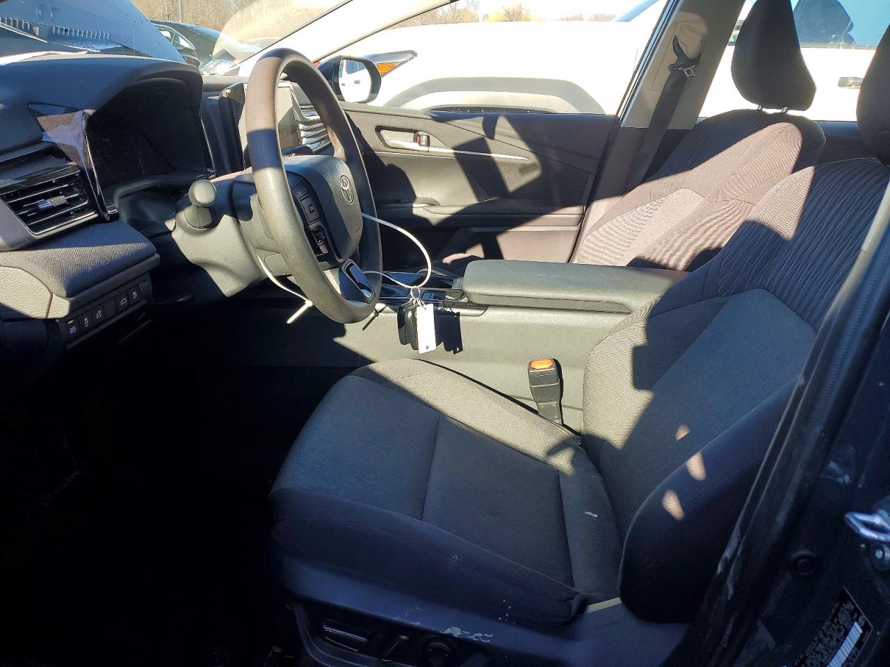 2025 TOYOTA CAMRY LE photo 19