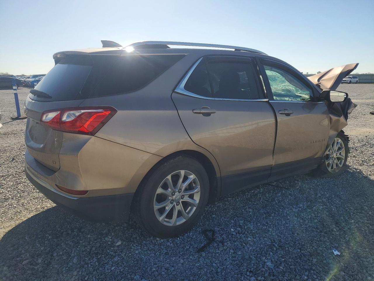 2018 CHEVROLET EQUINOX LT photo 3