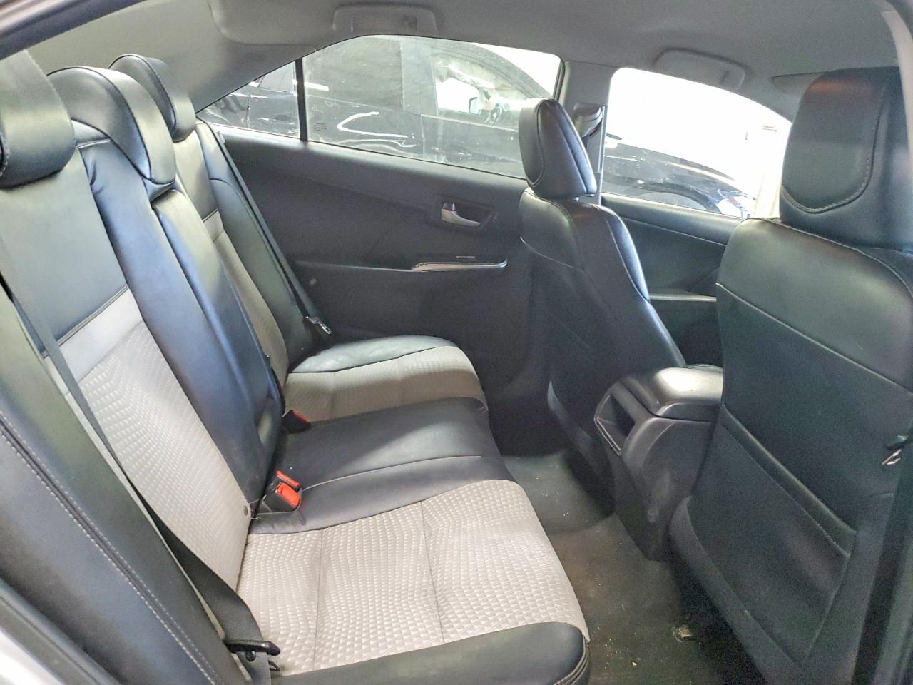 2014 TOYOTA CAMRY SE photo 28