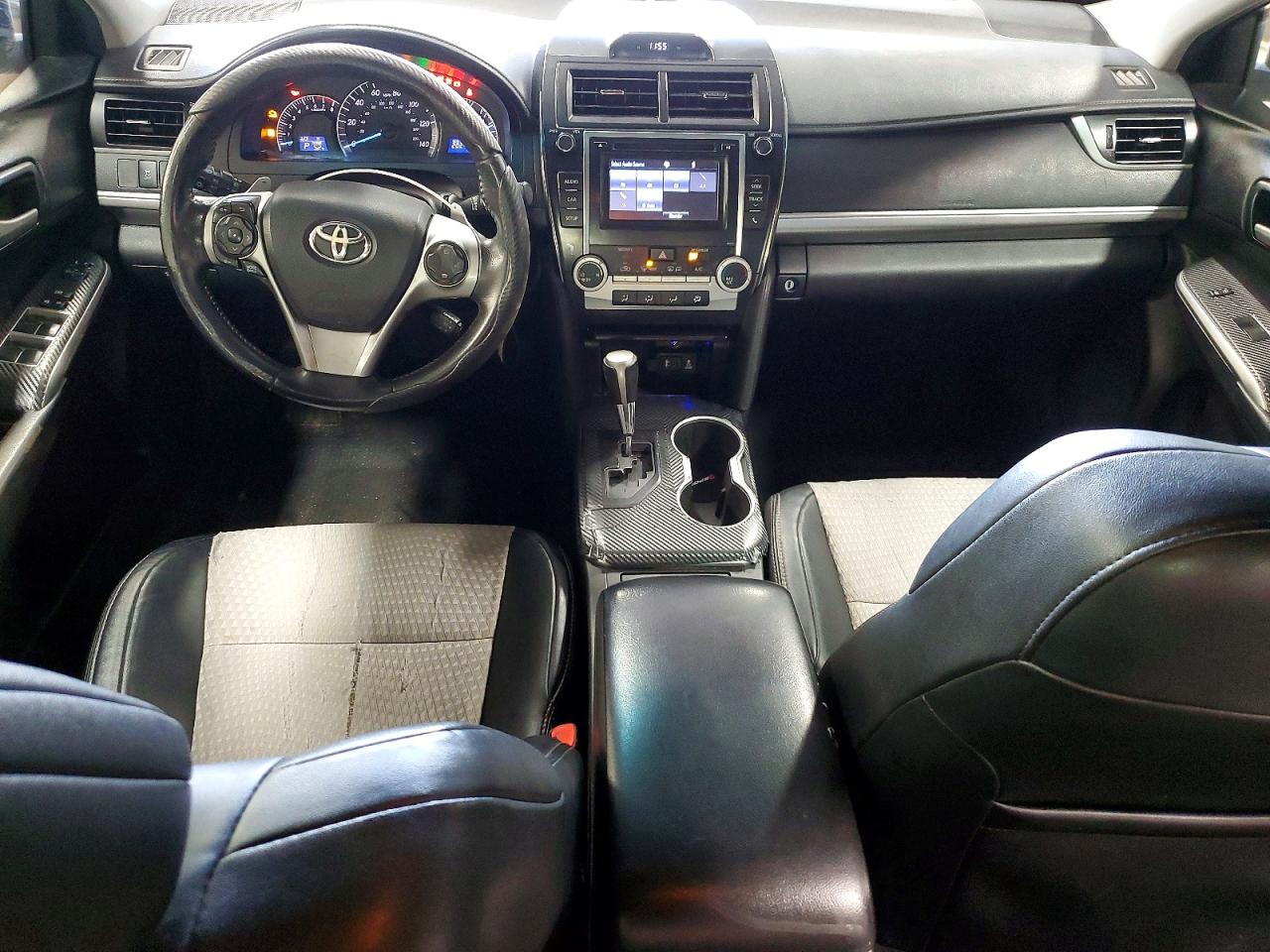 2014 TOYOTA CAMRY SE photo 22