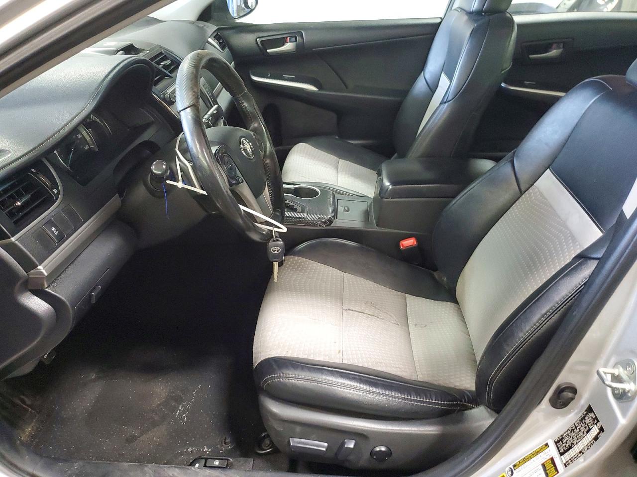 2014 TOYOTA CAMRY SE photo 19