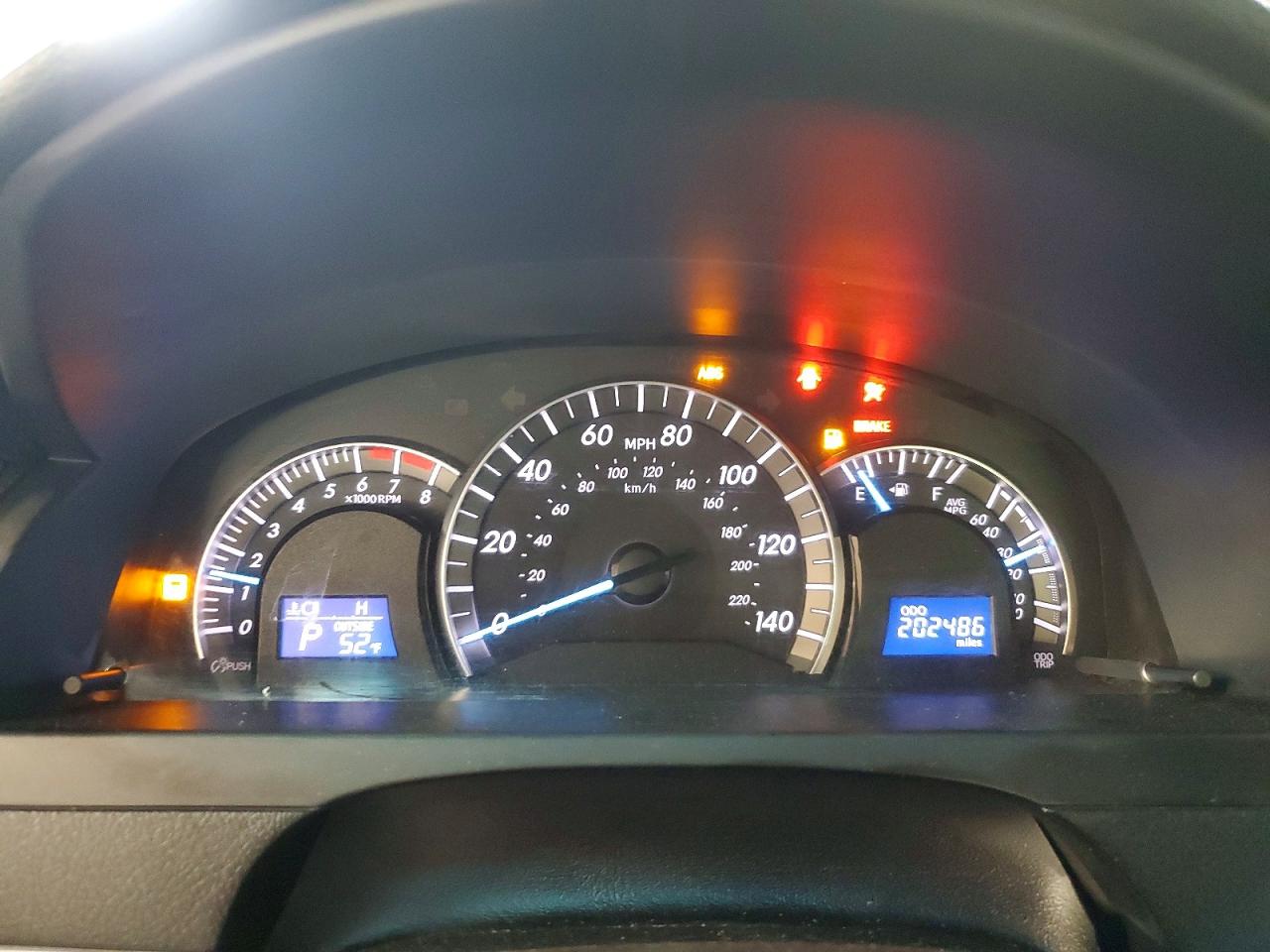 2014 TOYOTA CAMRY SE photo 25