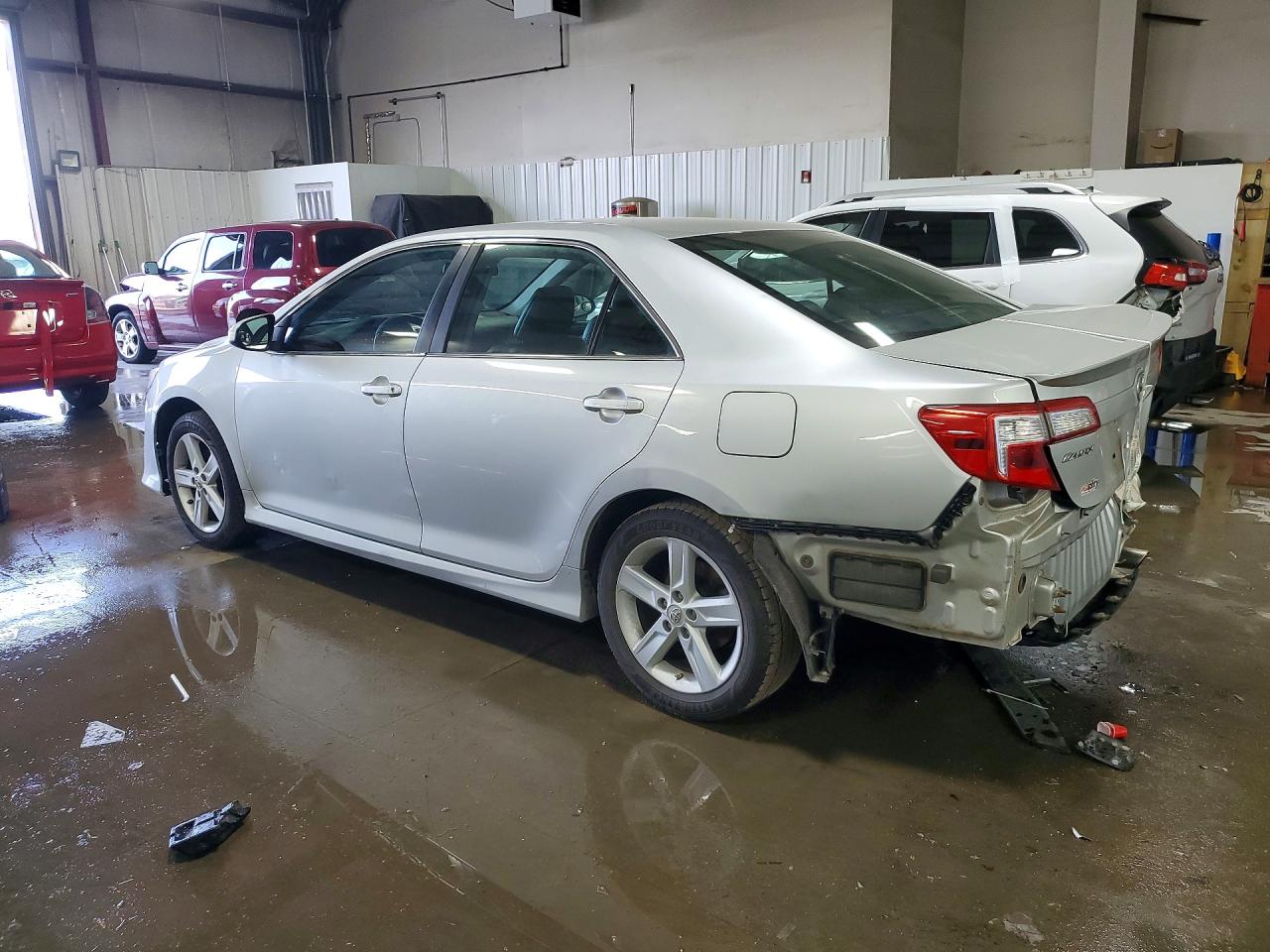 2014 TOYOTA CAMRY SE photo 4