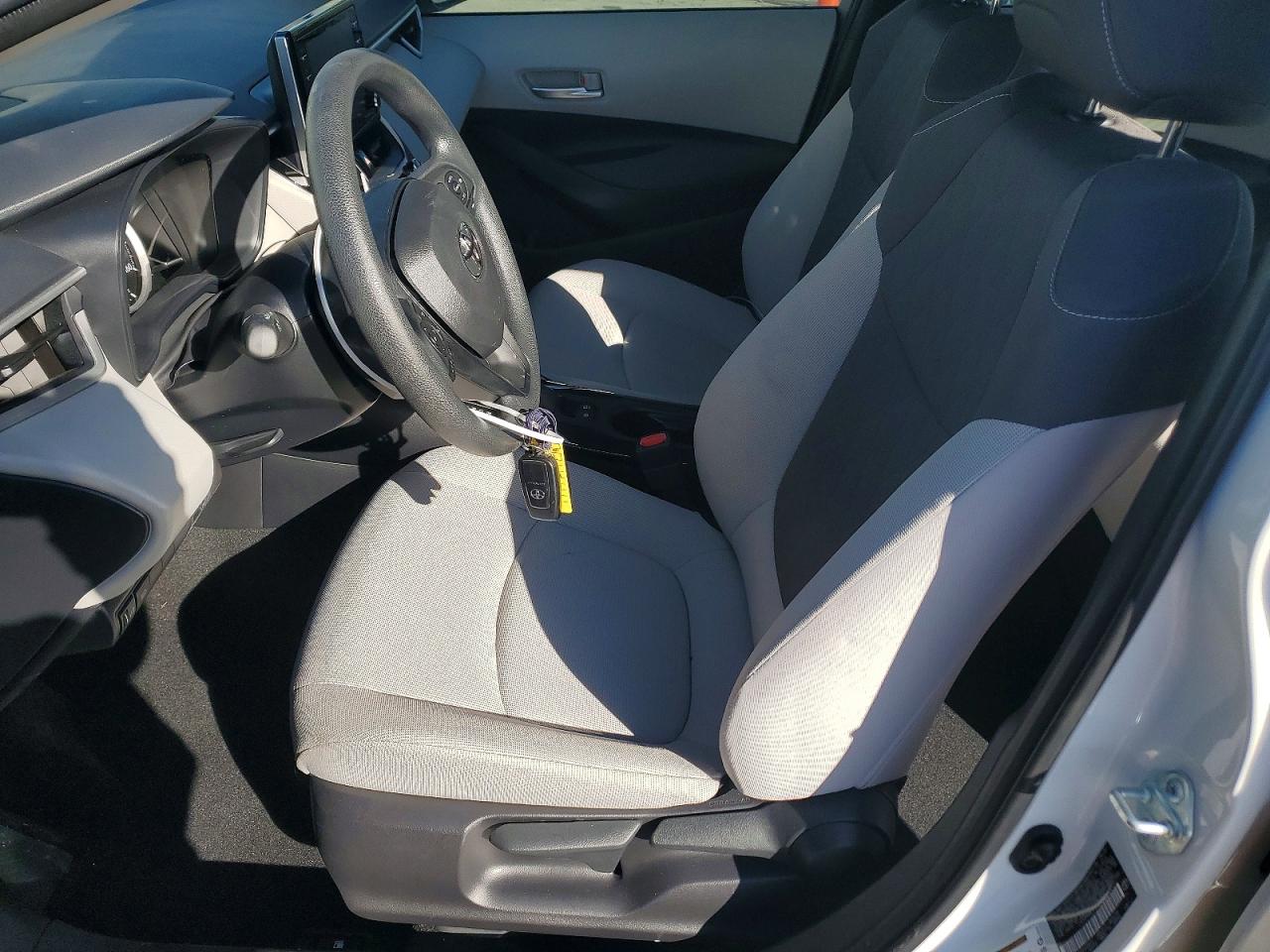 2021 TOYOTA COROLLA LE photo 7