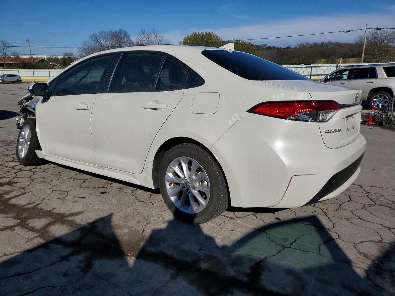 2021 TOYOTA COROLLA LE photo 2