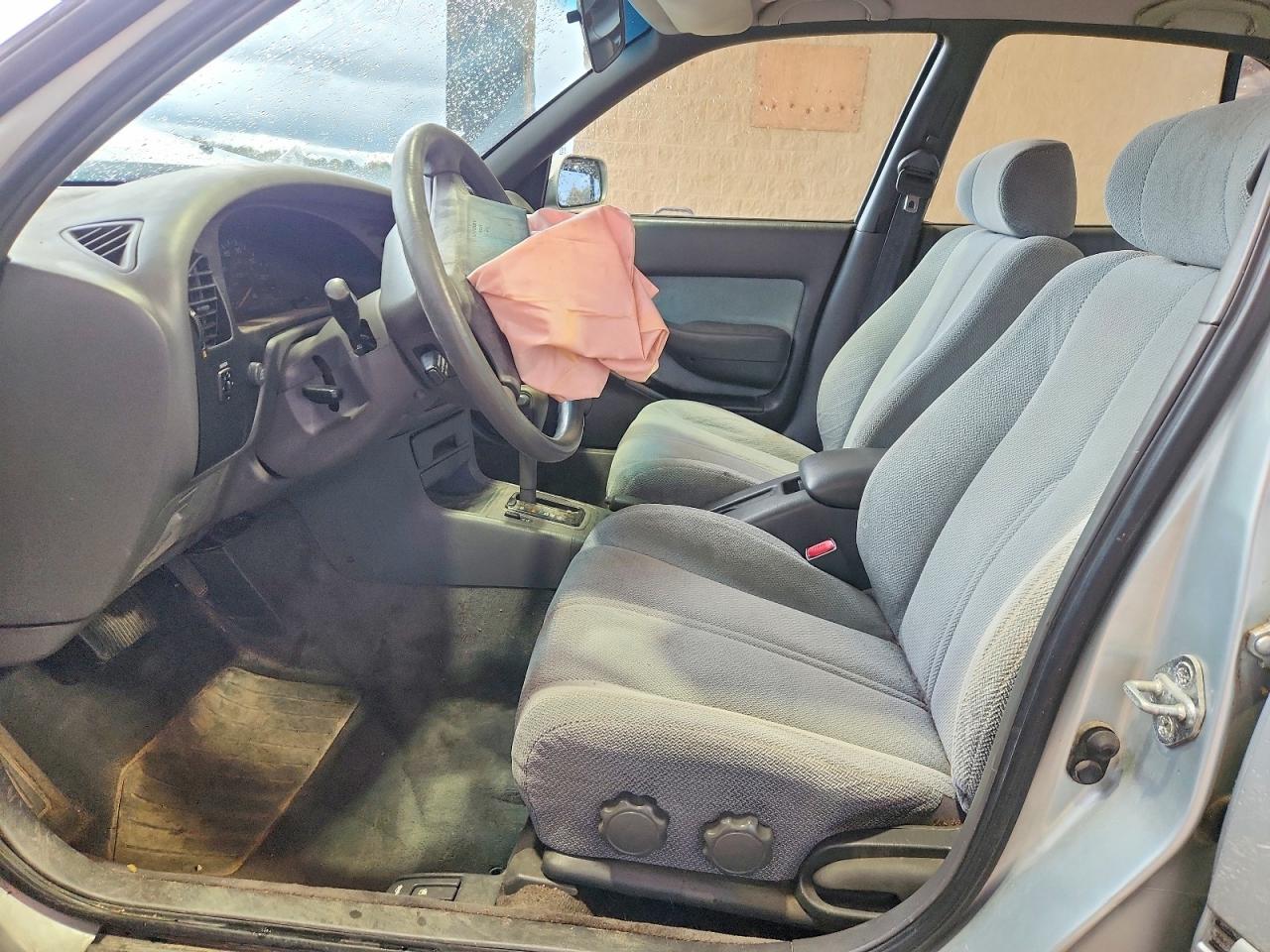 1994 TOYOTA CAMRY LE photo 13