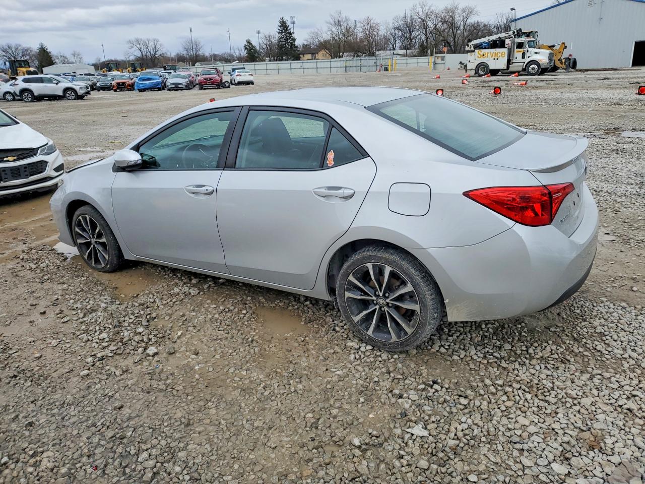 2017 TOYOTA COROLLA SE photo 3