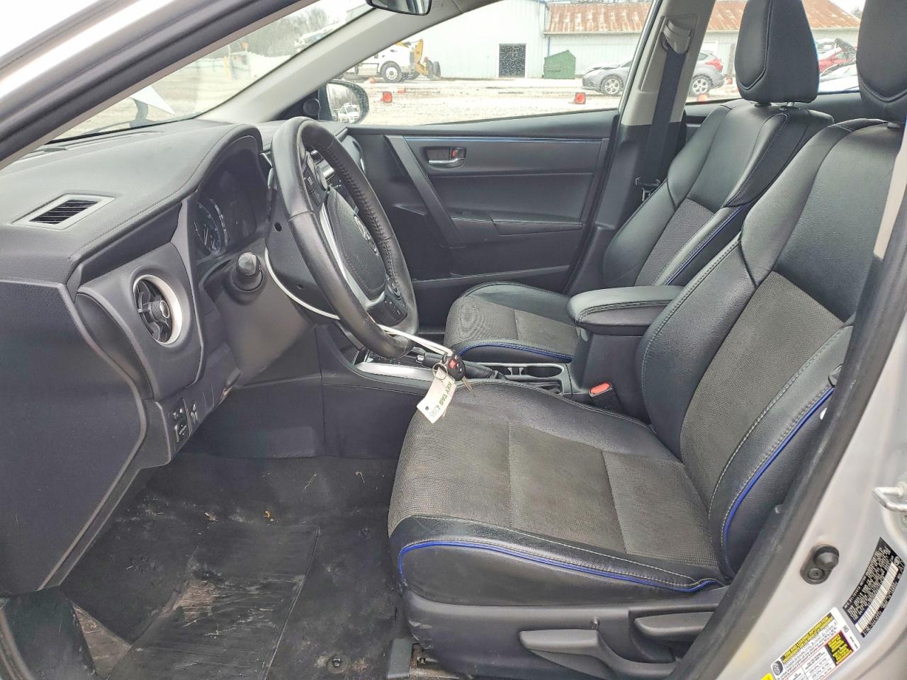 2017 TOYOTA COROLLA SE photo 13
