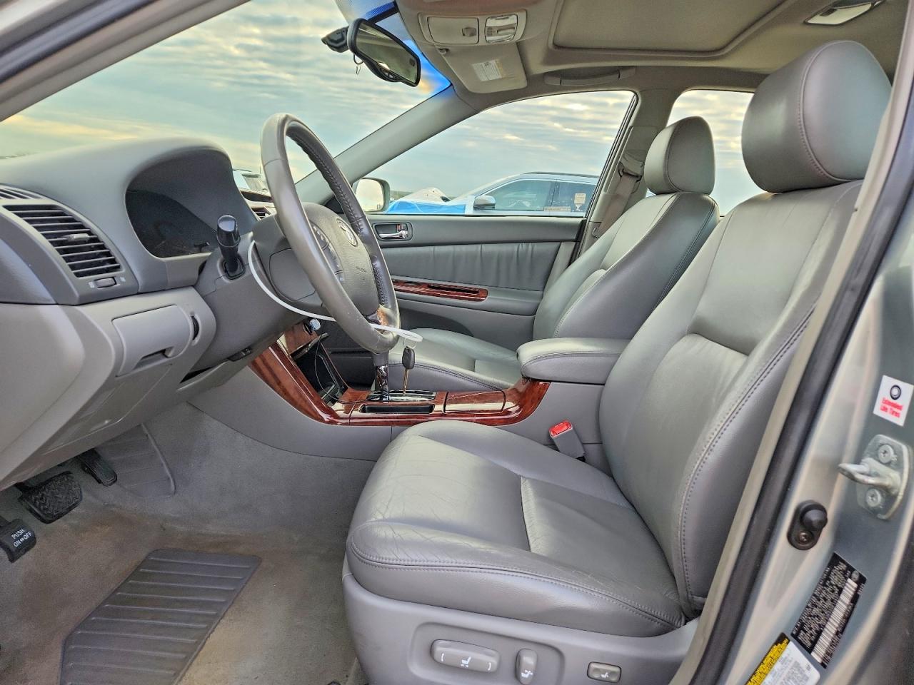2005 TOYOTA CAMRY XLE V6 photo 13