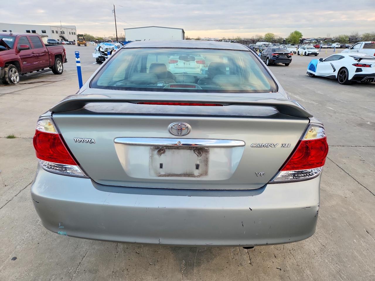 2005 TOYOTA CAMRY XLE V6 photo 11
