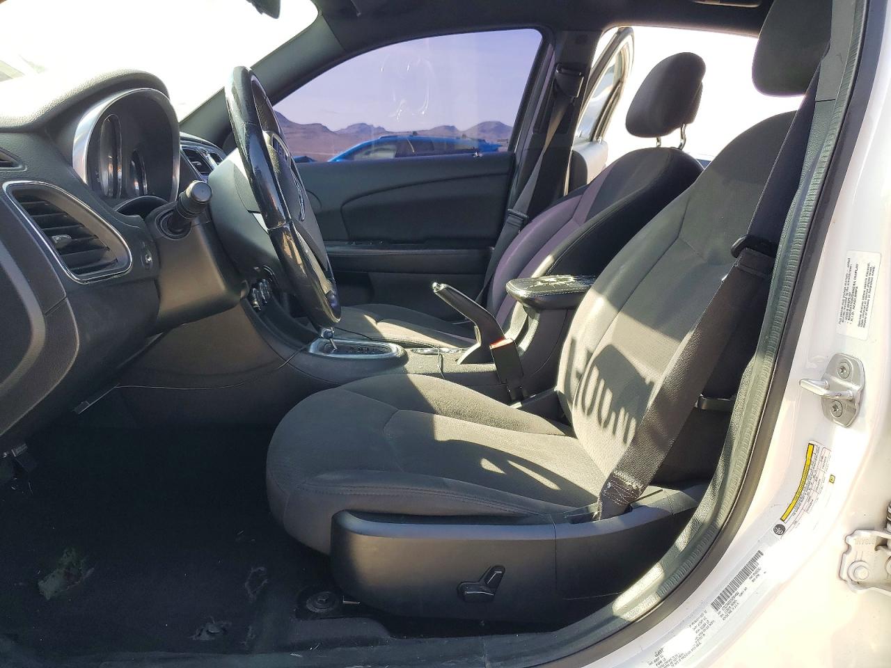 2013 CHRYSLER 200 TOURING photo 13
