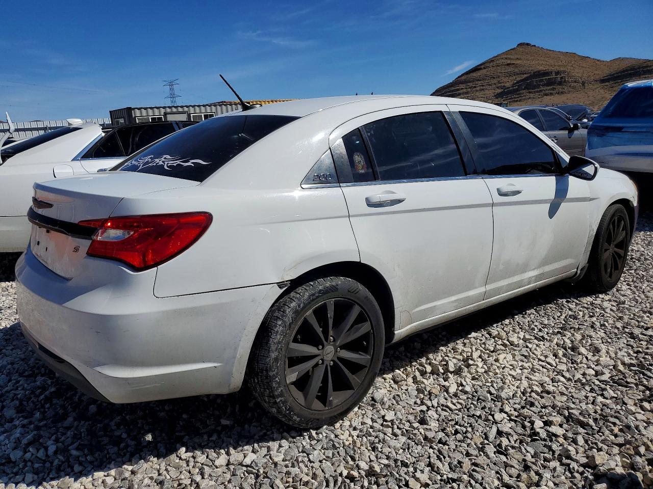 2013 CHRYSLER 200 TOURING photo 5