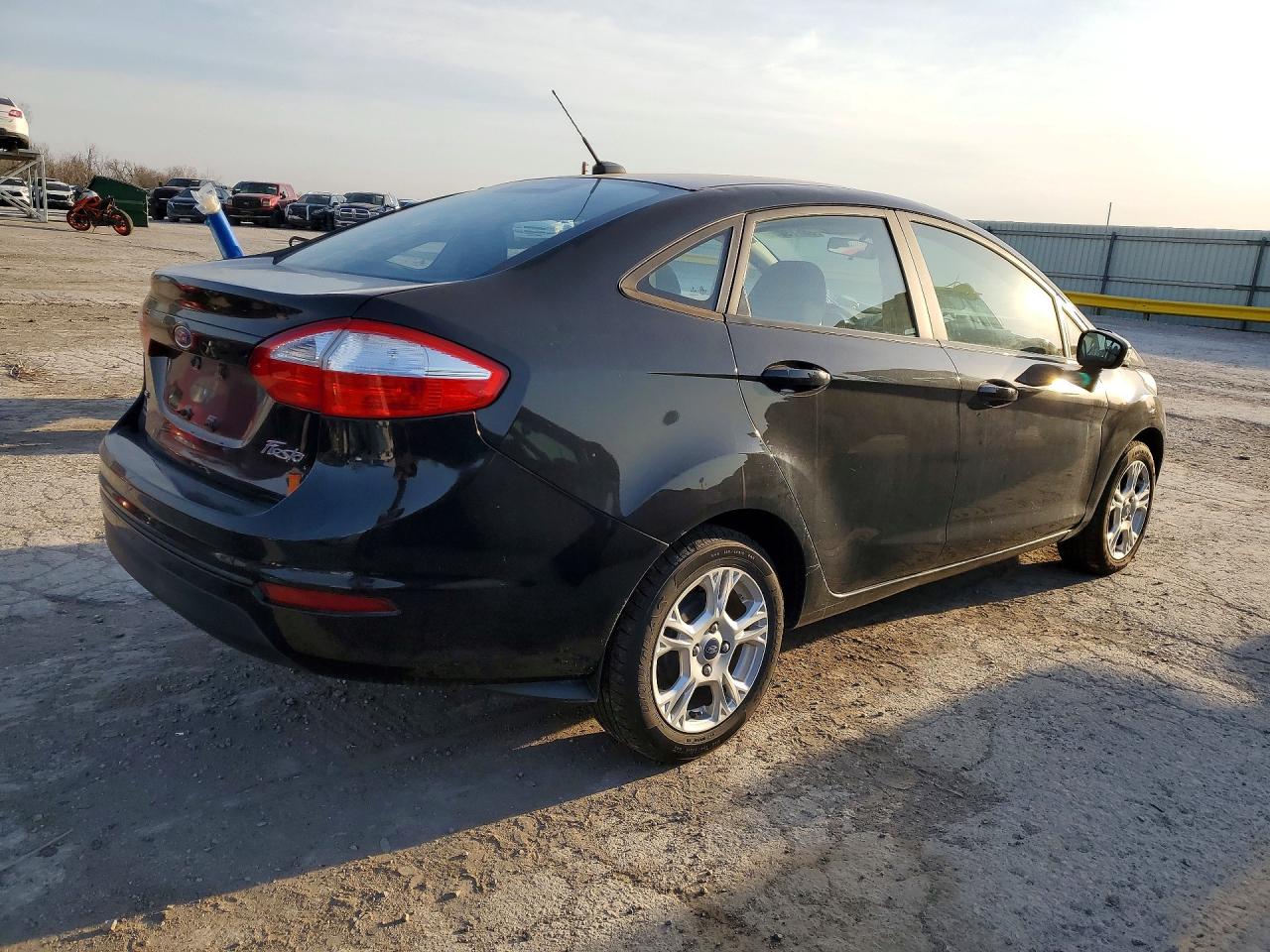 2015 FORD FIESTA SE photo 5