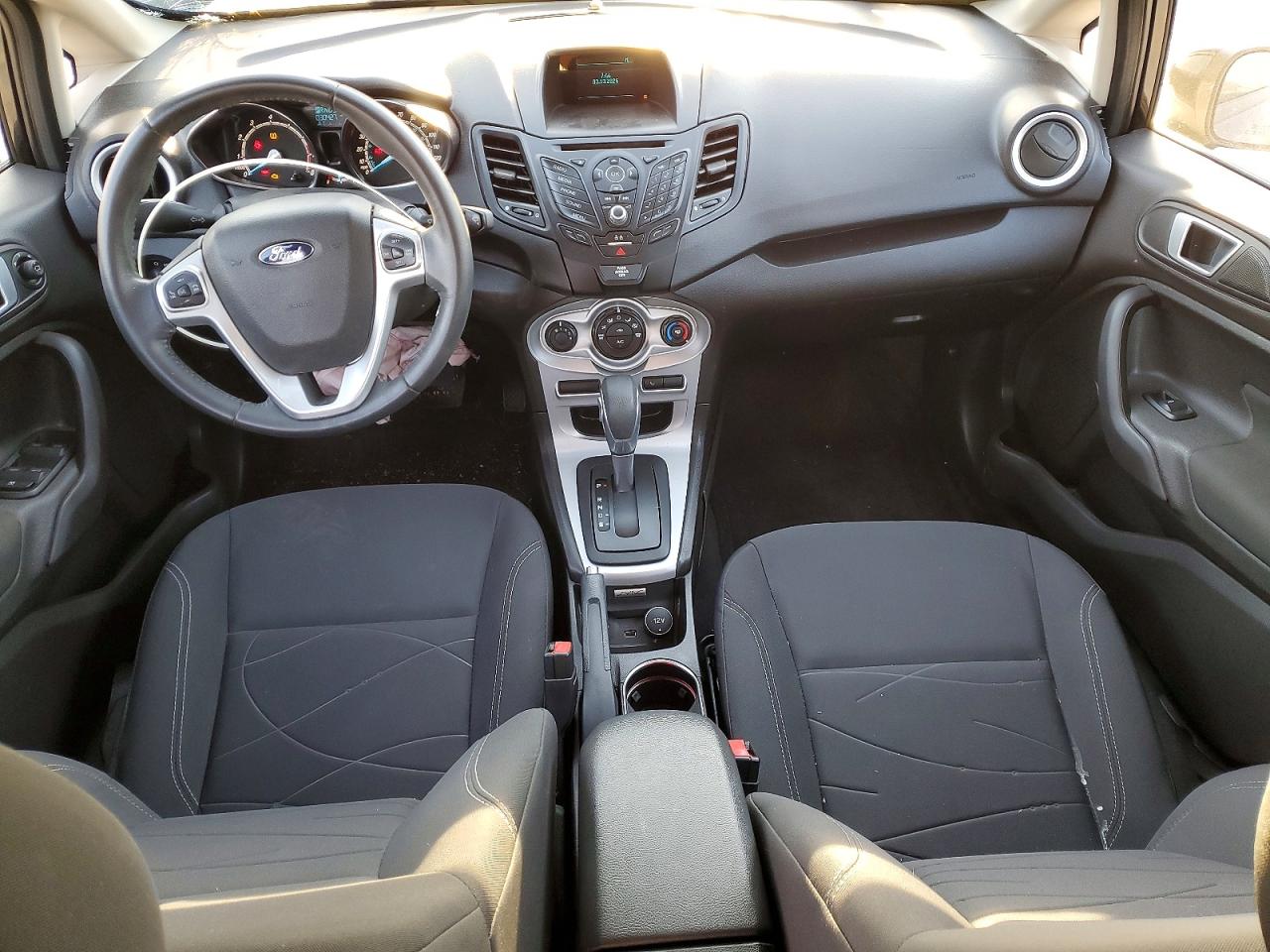 2015 FORD FIESTA SE photo 15