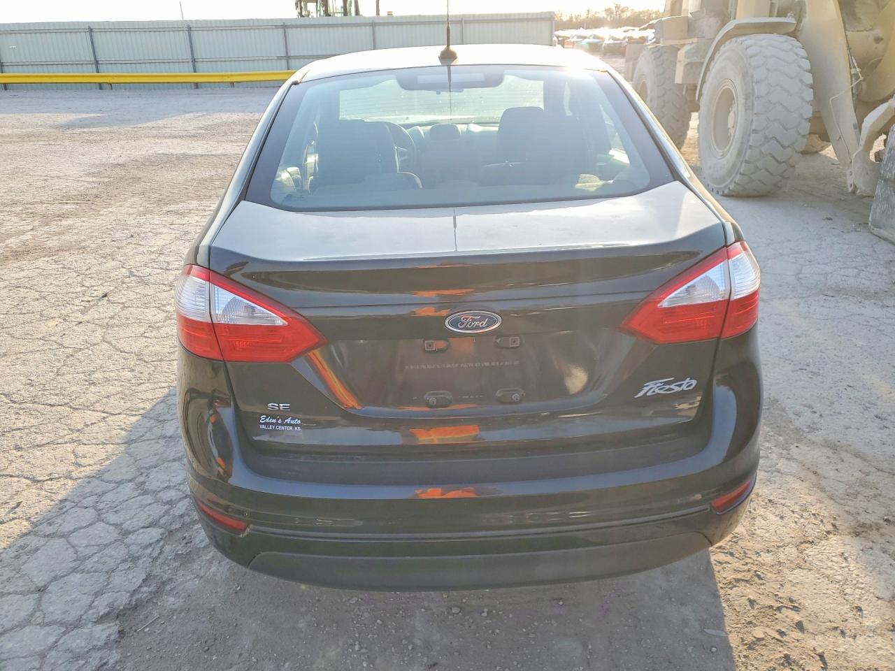 2015 FORD FIESTA SE photo 11