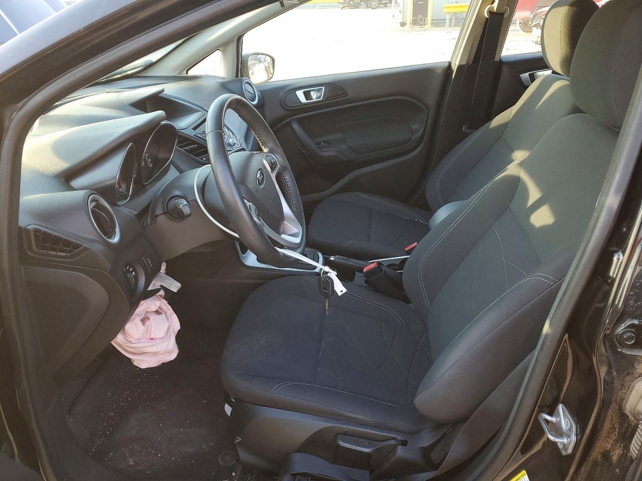 2015 FORD FIESTA SE photo 13