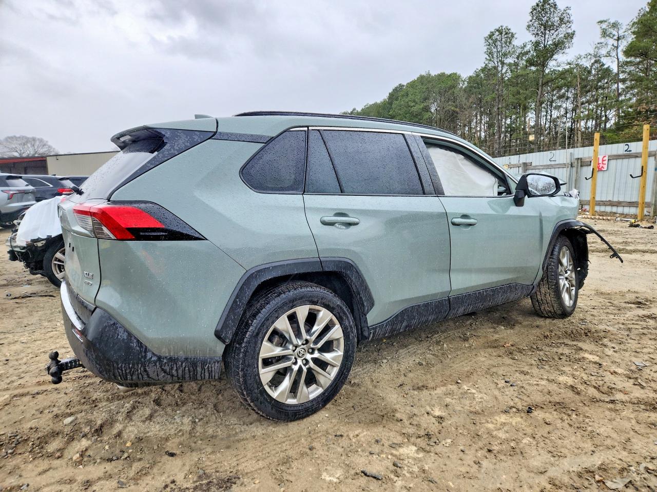 2021 TOYOTA RAV4 XLE PREMIUM photo 3
