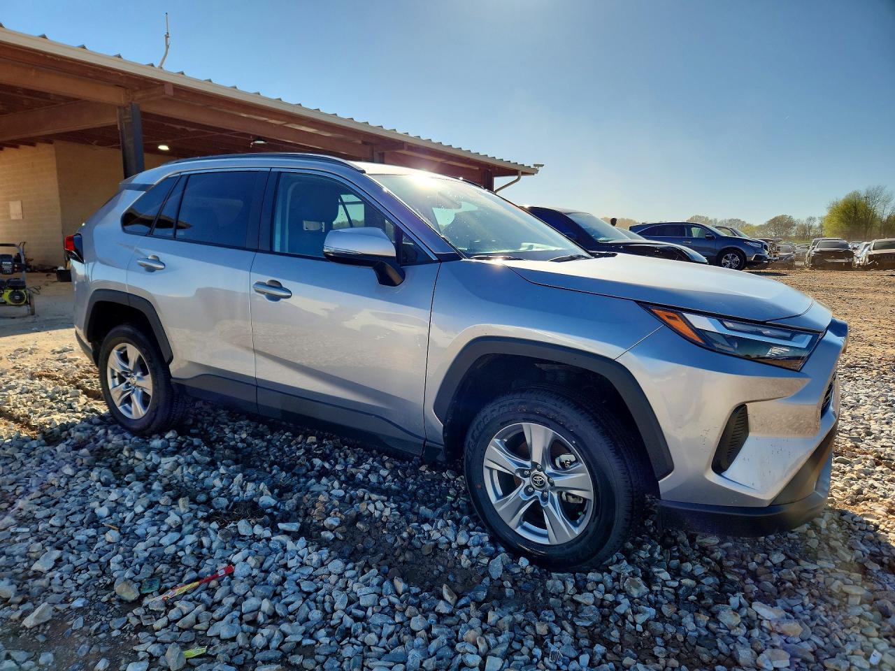 2025 TOYOTA RAV4 XLE photo 4