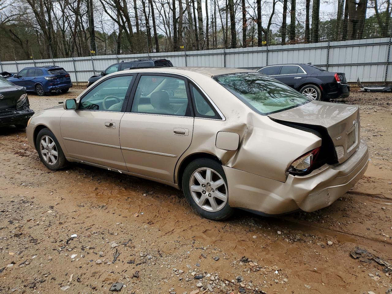 2001 TOYOTA AVALON photo 3