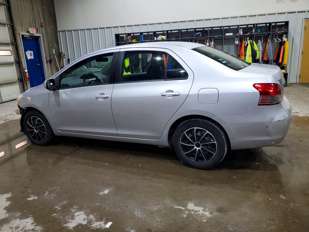 2010 TOYOTA YARIS BASE photo 3