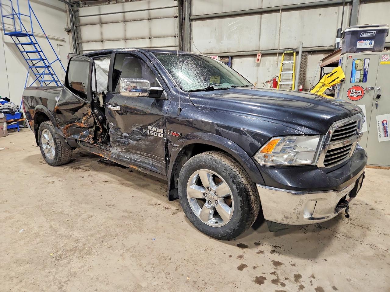 2015 RAM 1500 SLT photo 4