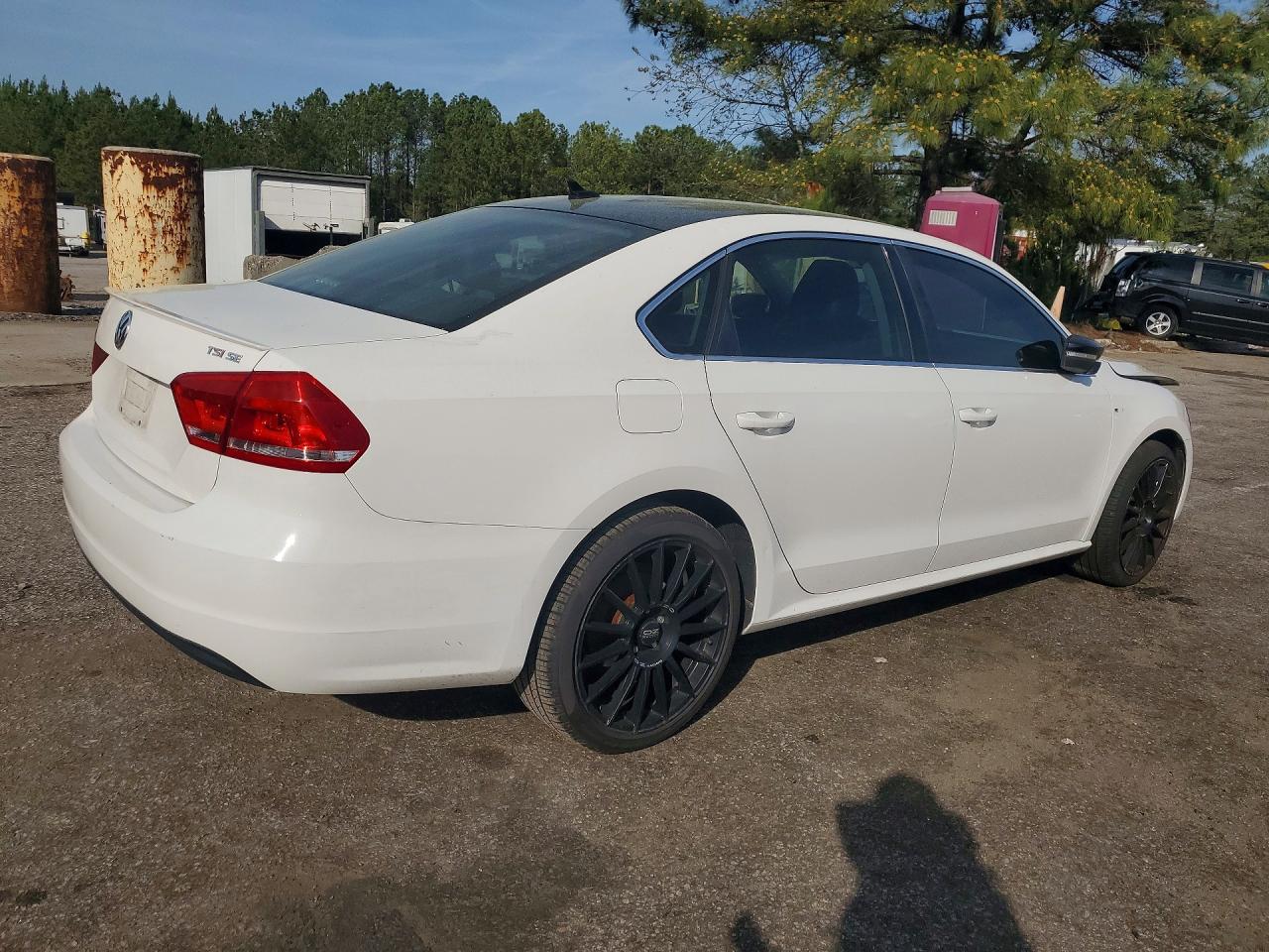 2015 VOLKSWAGEN PASSAT SE photo 3