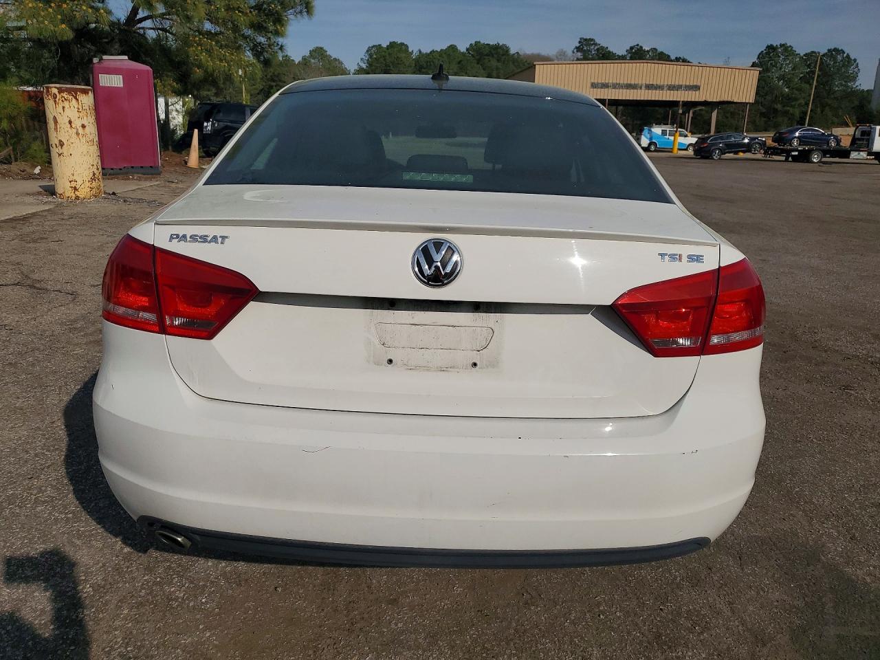 2015 VOLKSWAGEN PASSAT SE photo 6