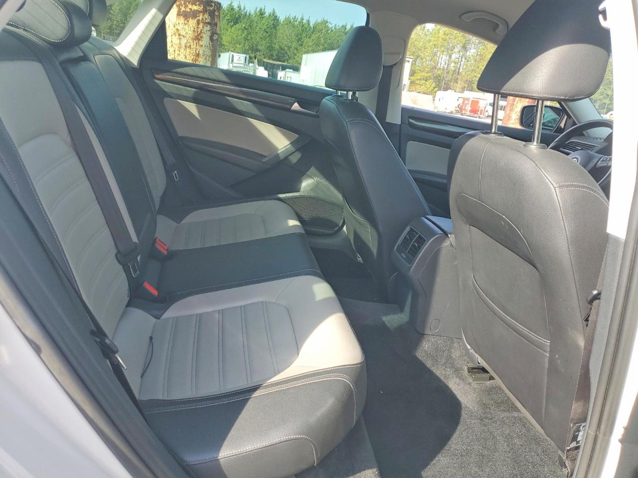 2015 VOLKSWAGEN PASSAT SE photo 10