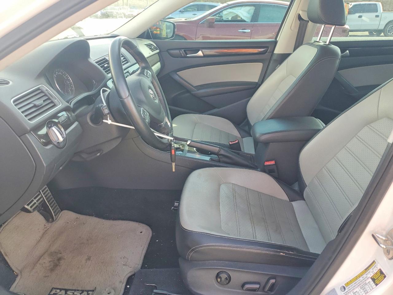 2015 VOLKSWAGEN PASSAT SE photo 7