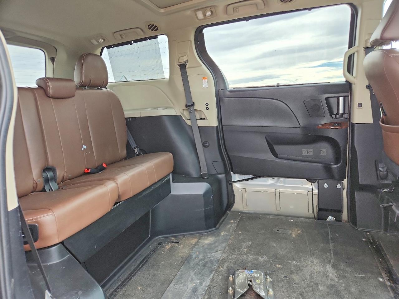 2016 TOYOTA SIENNA LIMITED PREMIUM 7-PASSENGER photo 31