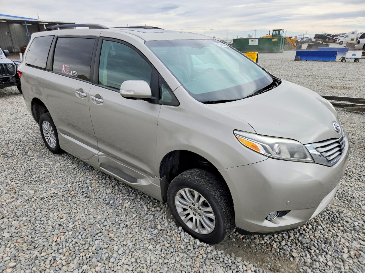 2016 TOYOTA SIENNA LIMITED PREMIUM 7-PASSENGER photo 10