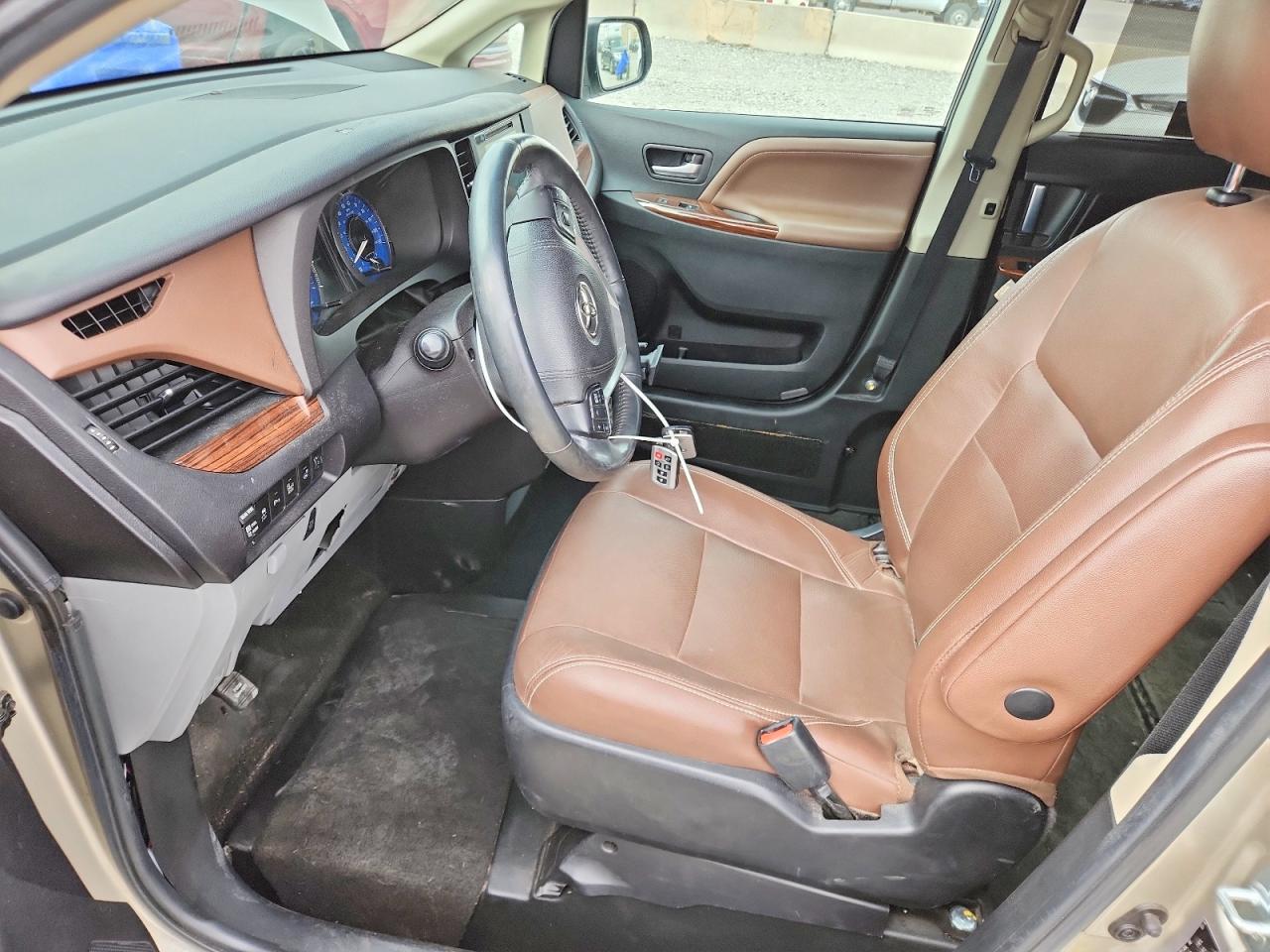 2016 TOYOTA SIENNA LIMITED PREMIUM 7-PASSENGER photo 19