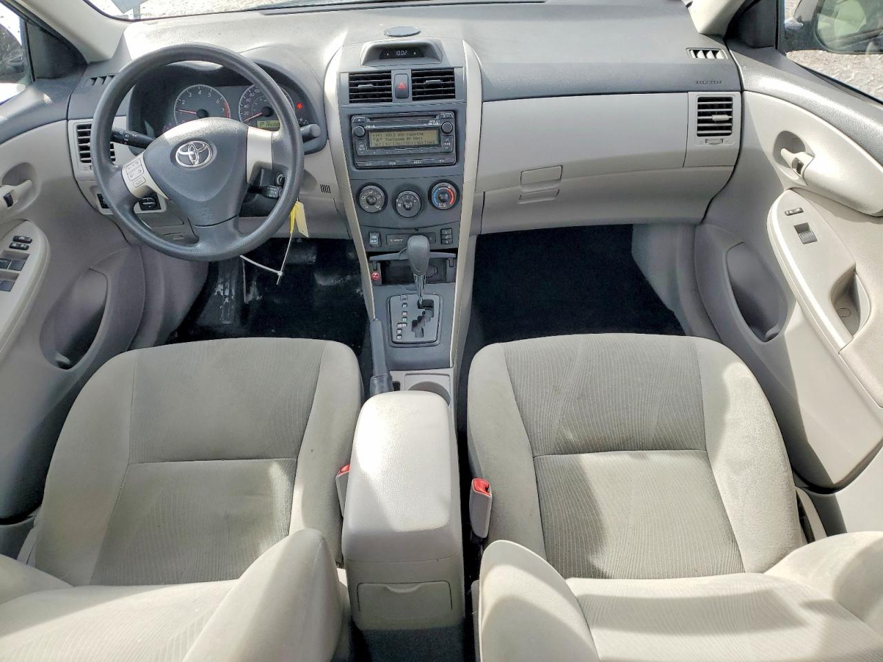 2013 TOYOTA COROLLA L photo 15