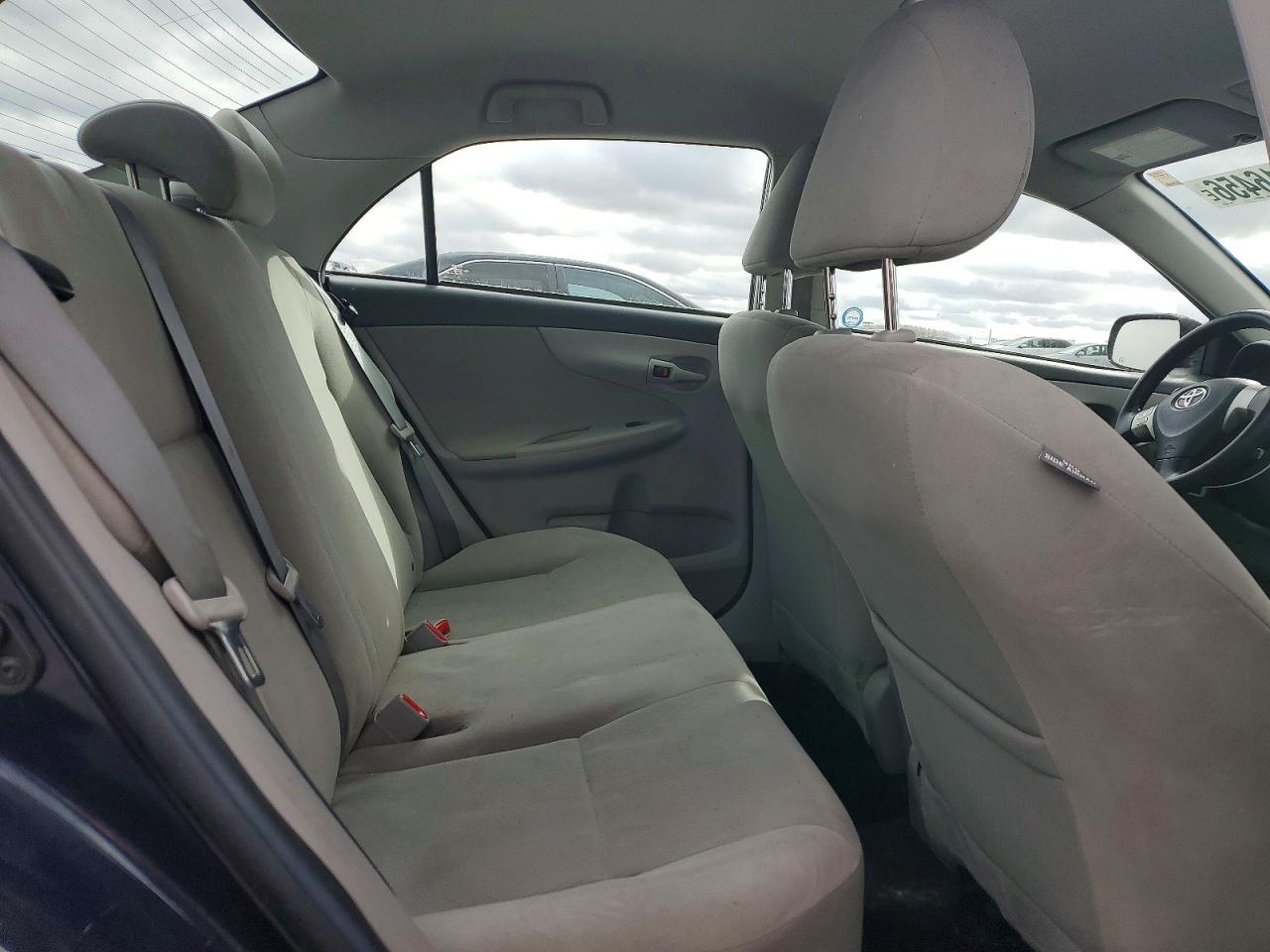 2013 TOYOTA COROLLA L photo 19