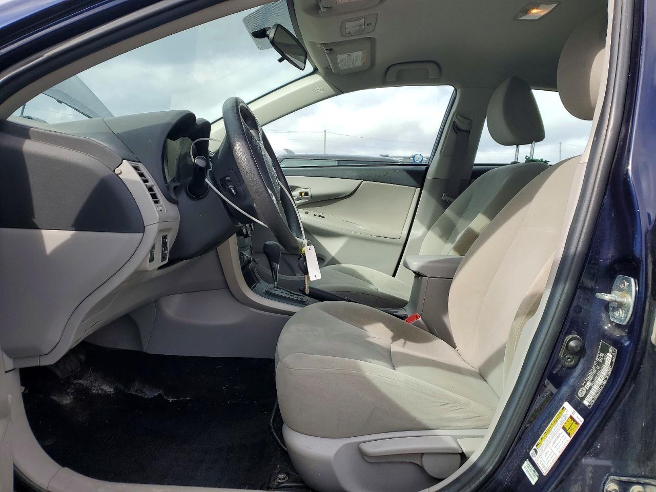 2013 TOYOTA COROLLA L photo 13