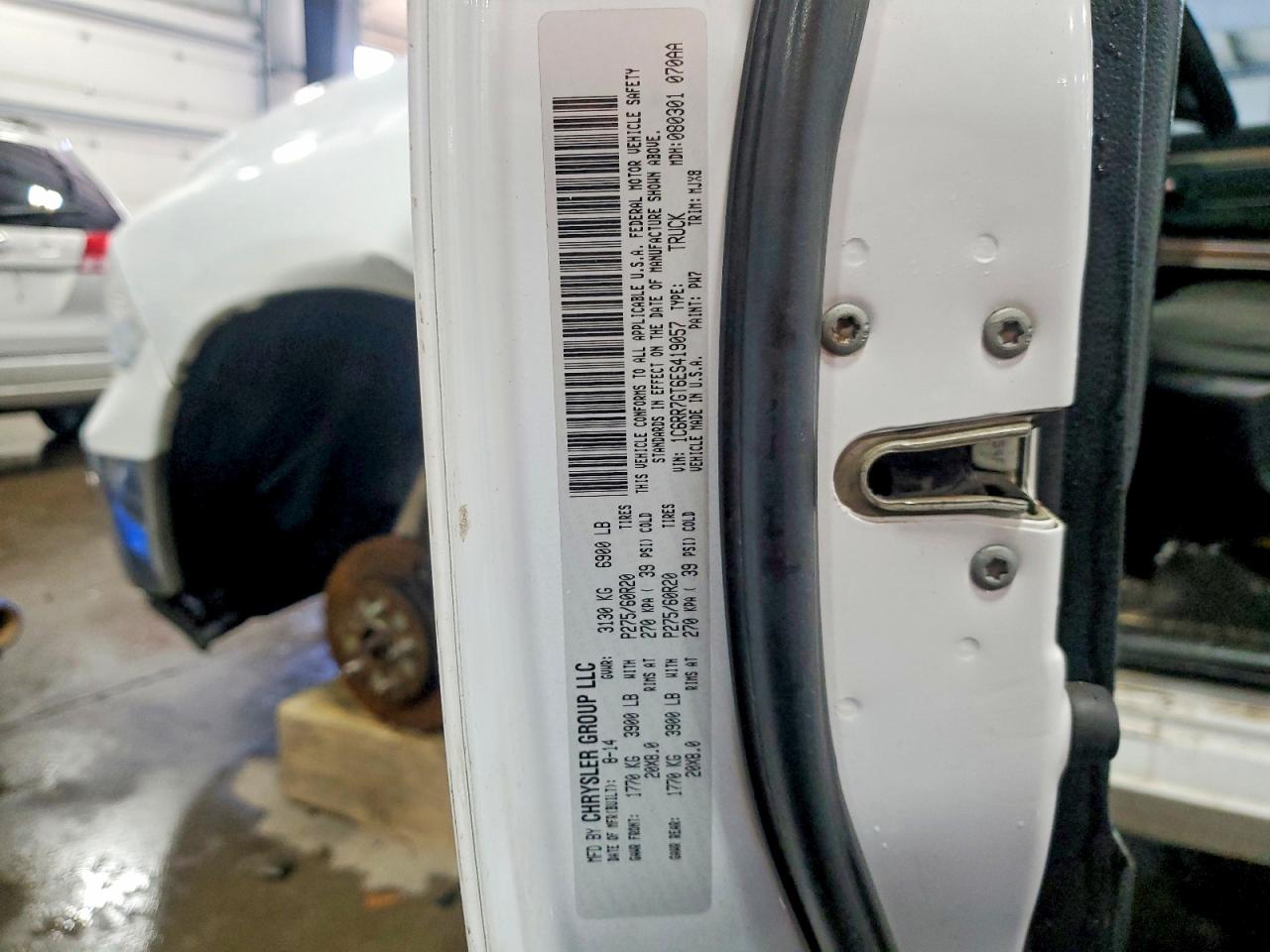 2014 RAM 1500 SLT photo 13