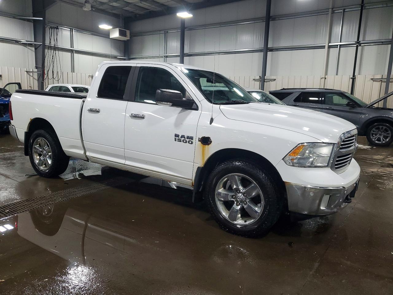 2014 RAM 1500 SLT photo 4