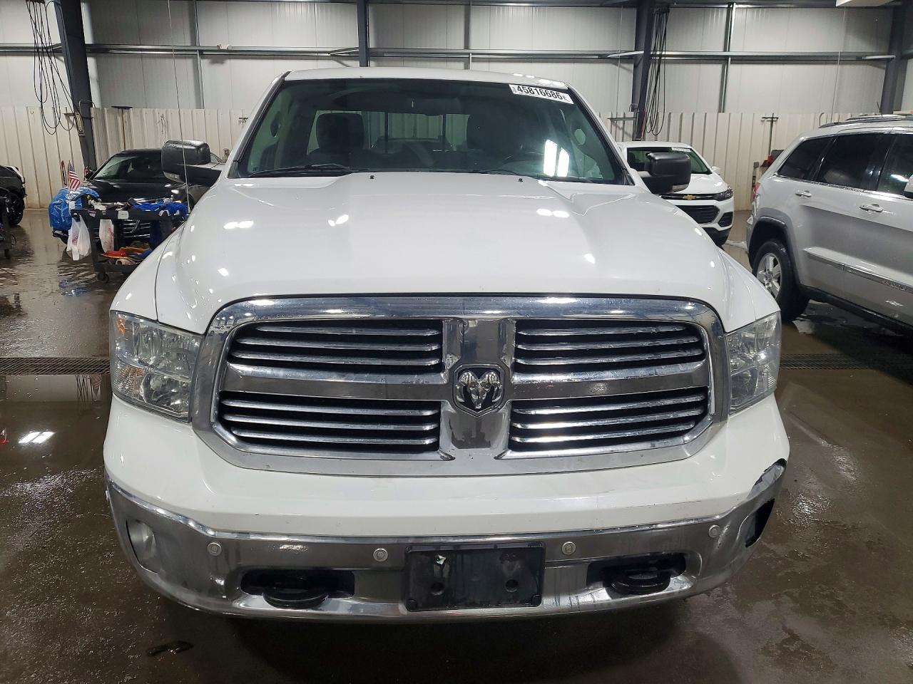 2014 RAM 1500 SLT photo 5