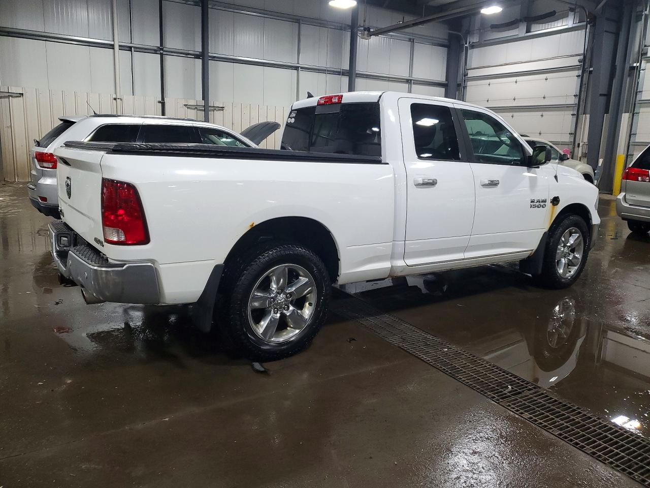 2014 RAM 1500 SLT photo 3