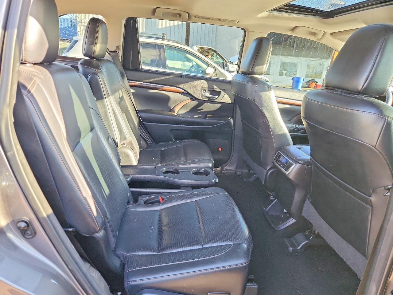2016 TOYOTA HIGHLANDER LIMITED photo 11